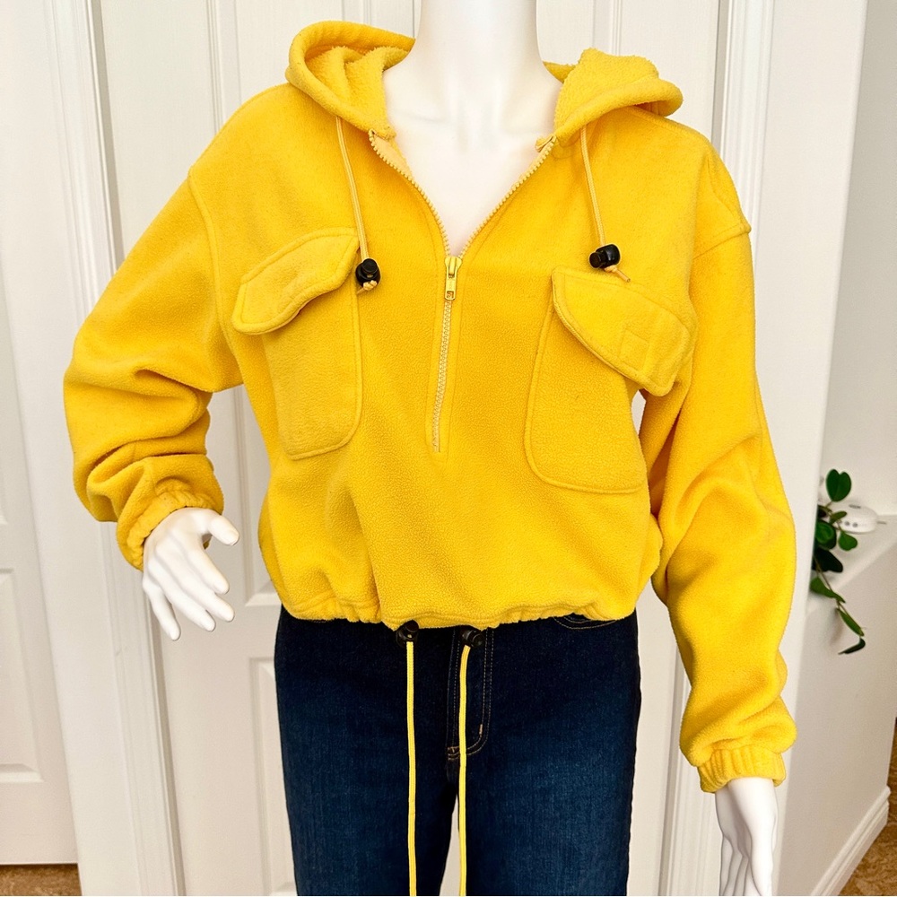 Vintage Cropped Yellow Hooded Fleece Jacket (S/M)